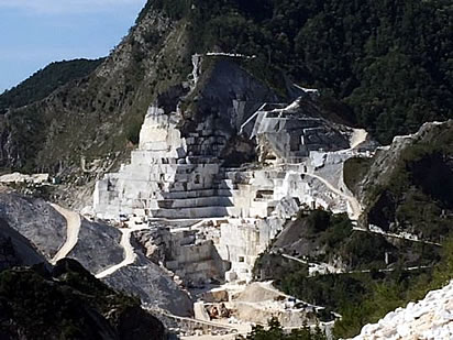 Visiting the Carrara marble mountains
